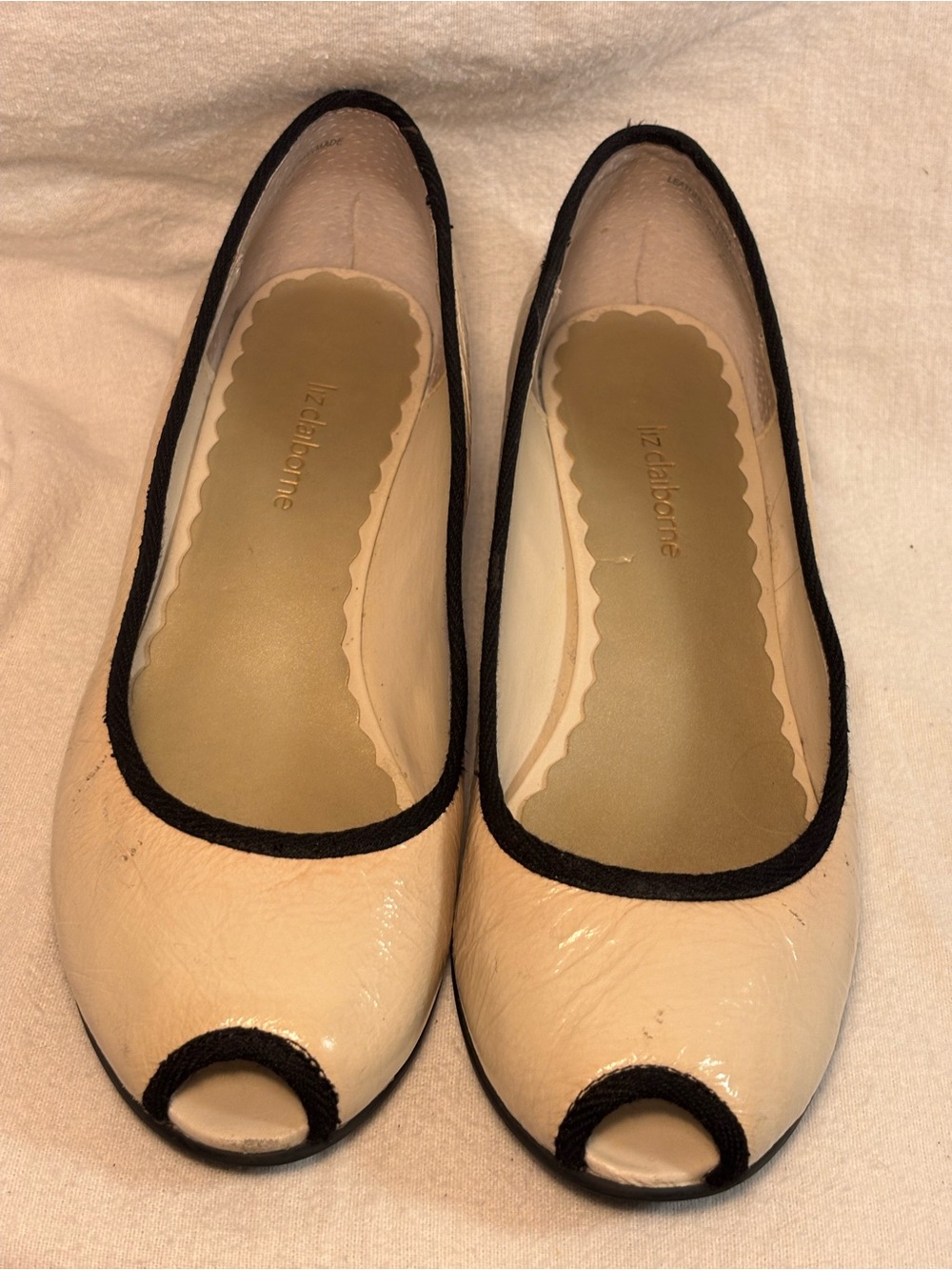 Liz Claiborne Dana Cream & Black Peep Toe Low Wedge Heels Size 7.5